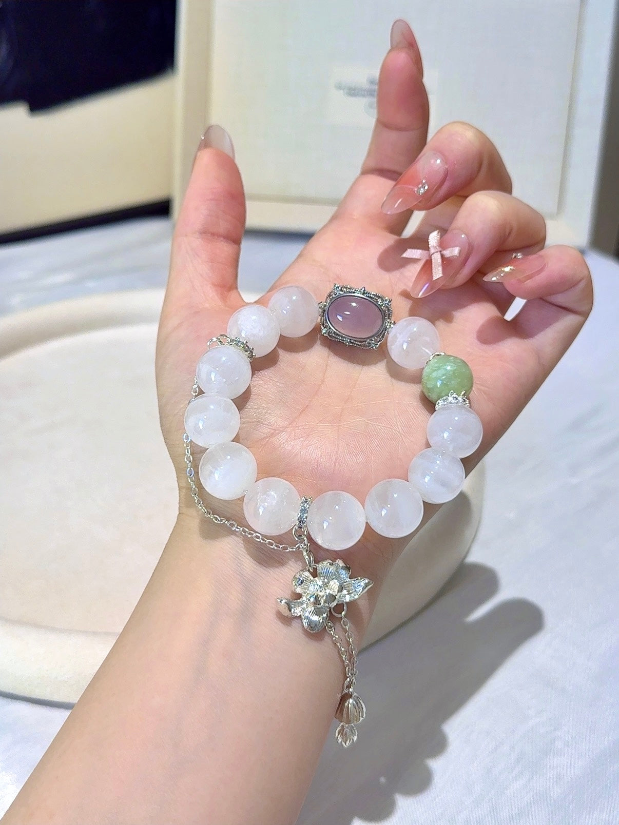 ▫️▪️ White ghost Xiuyu powder crystal magic box bracelet